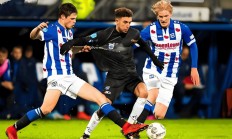 开云体育app-马赛客场大胜普瓦申，卫冕冠军迎来胜利