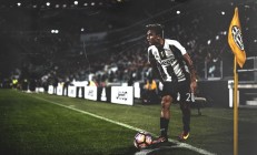 开云体育中国-莱万关键一击破冷门，卡塔尔爆冷牙买加背后的战术与意志