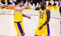 开云足球直播-包含詹皇表现神勇，湖人击败黄蜂的词条