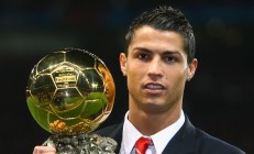 开云体育官方网站-从伯纳乌到沙漠绿洲，本泽马爆发之夜与黄色潜水艇的沙特巅峰对决