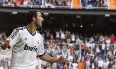 开云体育官网-巅峰对决，广东队如何以团队之力胜出活塞，东契奇式节奏掌控启示录