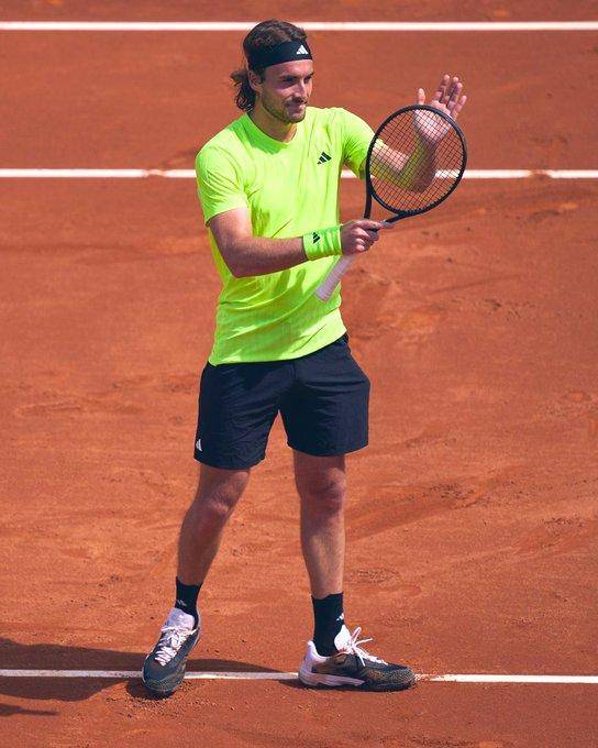 包含西班牙网球队力克美国网球队，西西帕斯打破历史纪录的词条