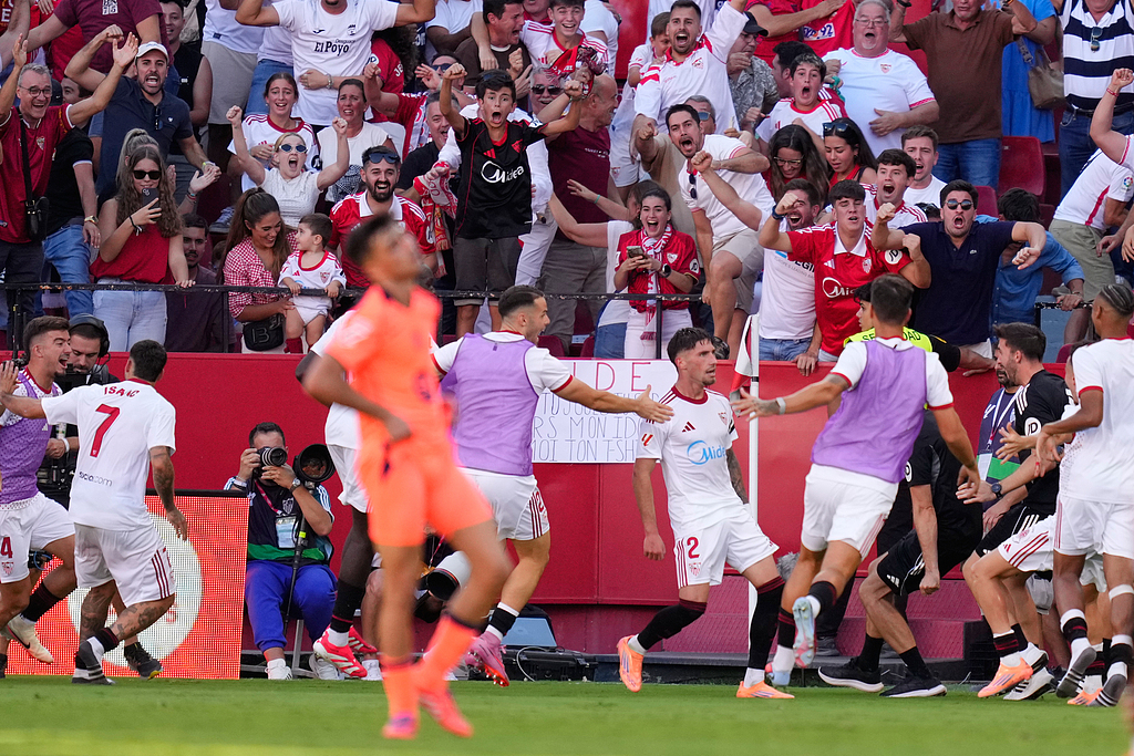 关于利物浦客场击败塞维利亚，继续前进的信息