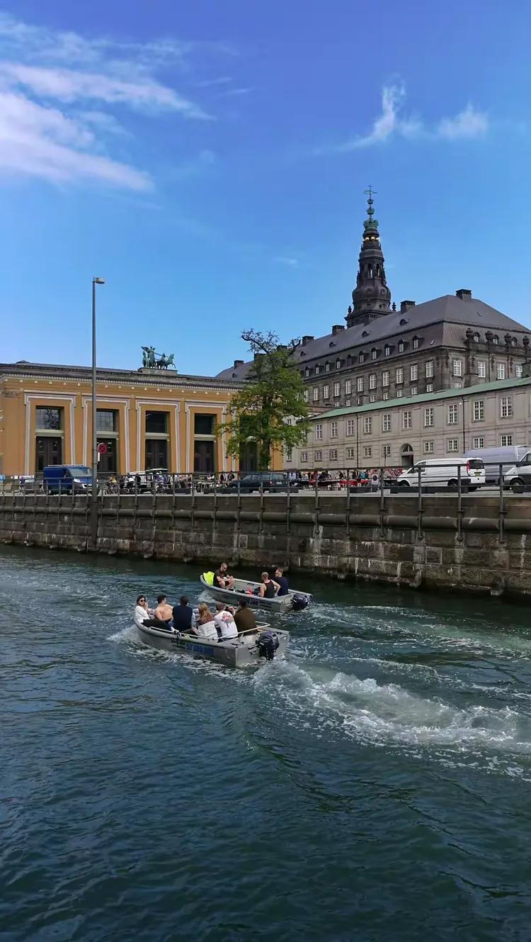 法国明星周围：在哥本哈根对抗丹麦的简单介绍