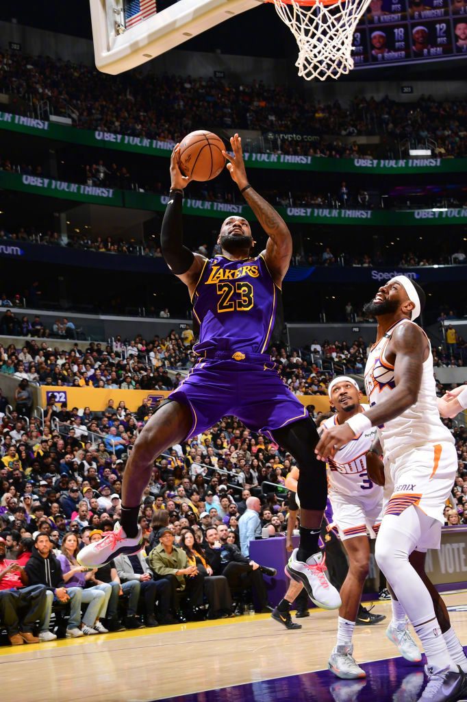 包含詹皇表现神勇,湖人击败黄蜂的词条 包含詹皇表现神勇,湖人击败黄蜂的词条