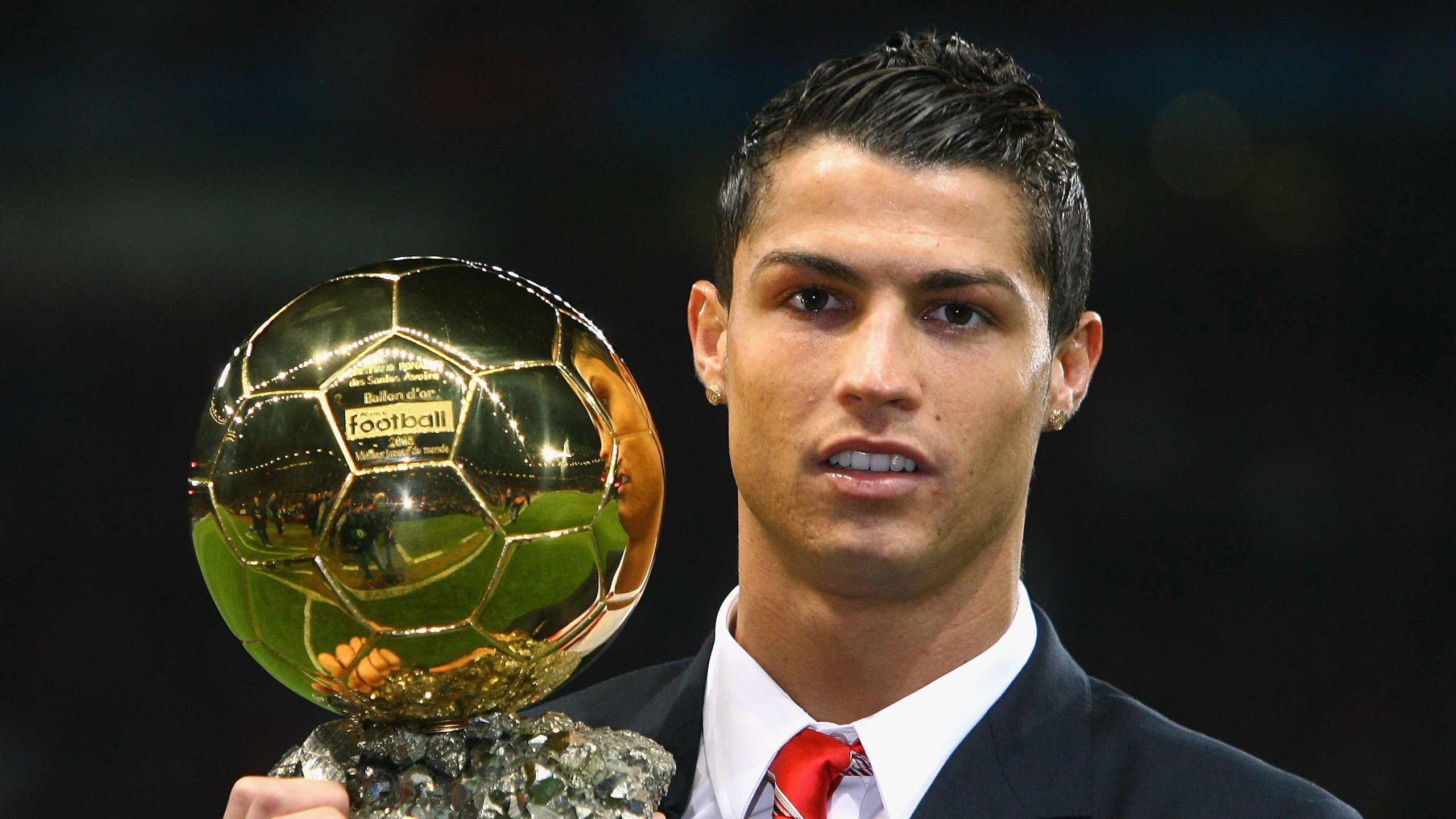 从伯纳乌到沙漠绿洲，本泽马爆发之夜与黄色潜水艇的沙特巅峰对决