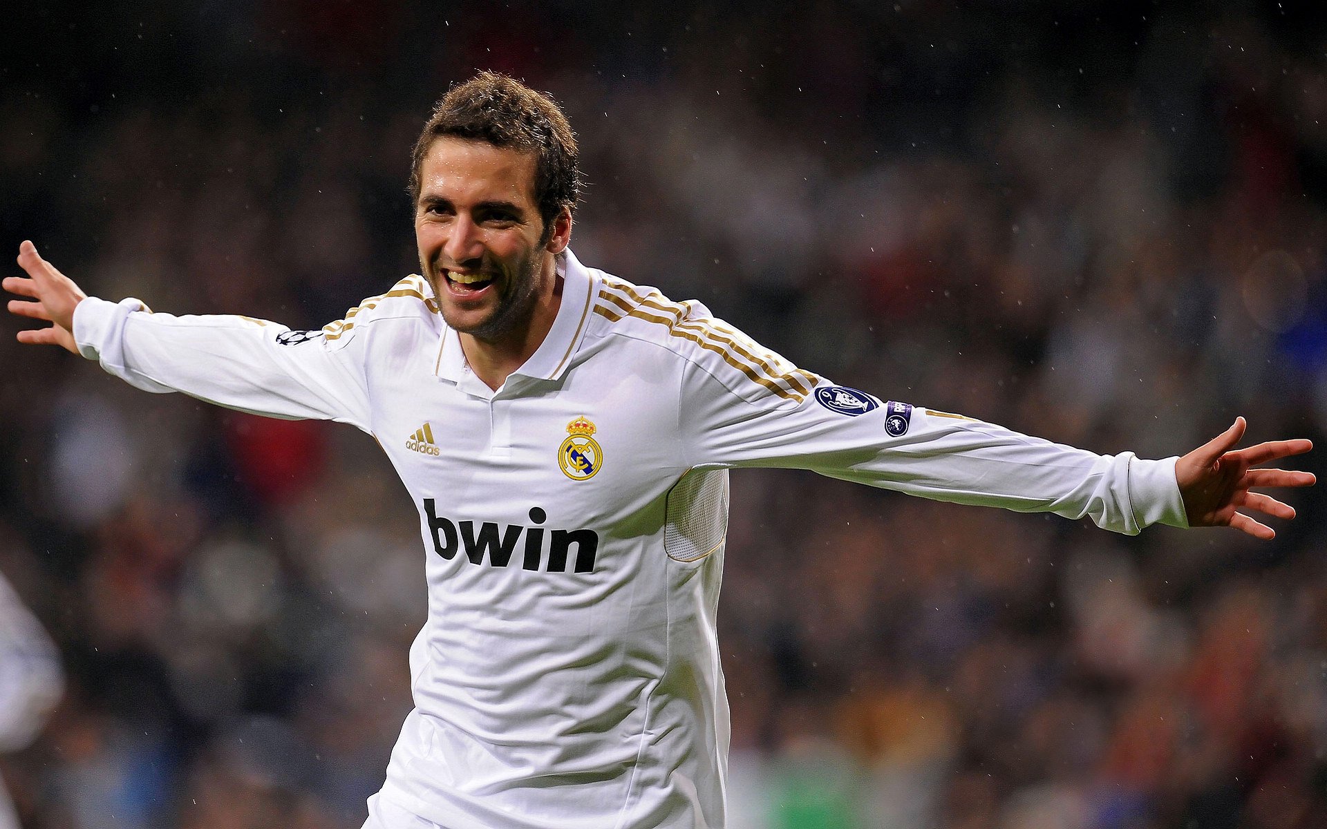 奇迹再现，曼联力克巴黎，梅西惊艳四座却难挽败局